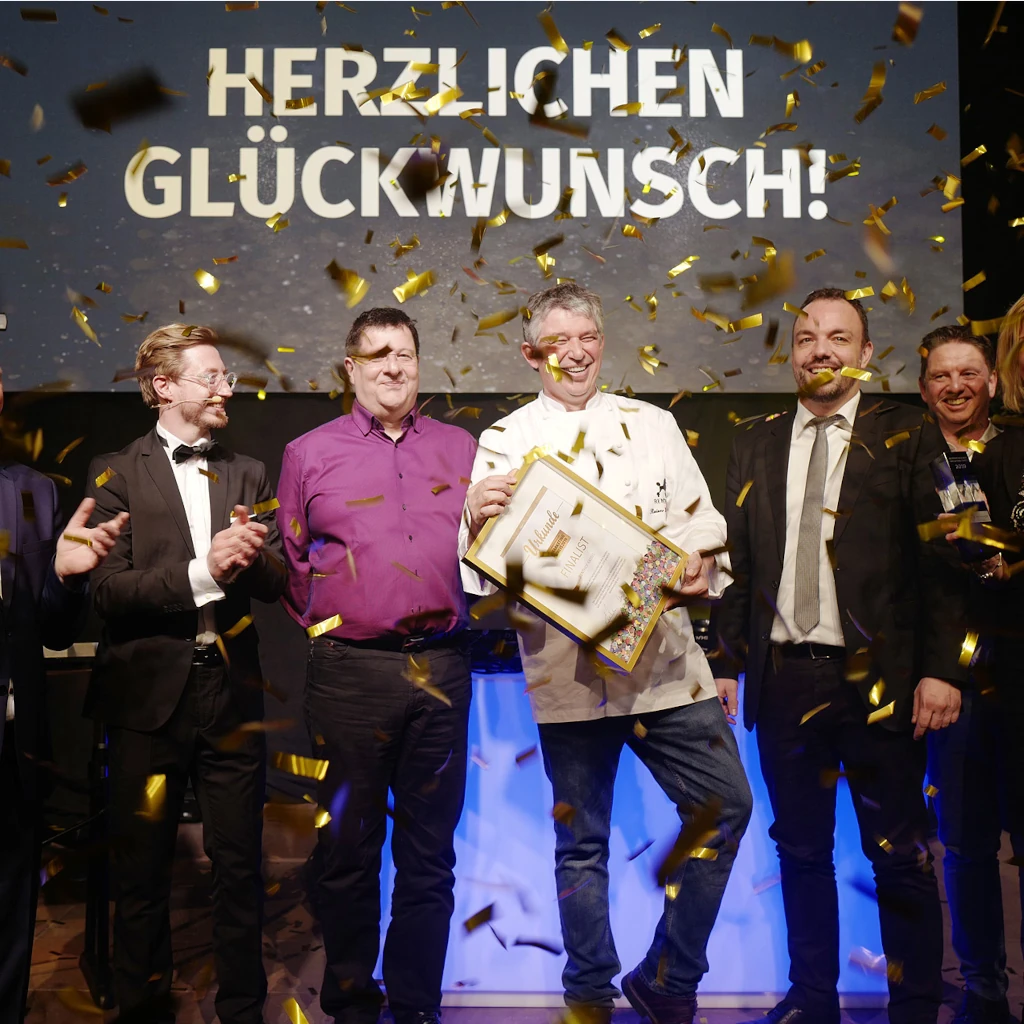 Gala-Moderation bei einer festlichen Abendveranstaltung