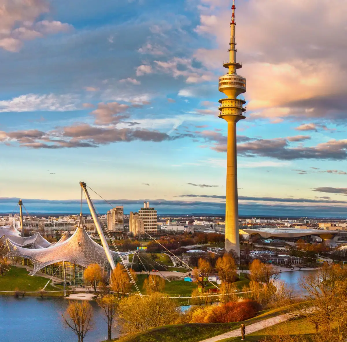 Olympiapark mit Olympiaturm in München